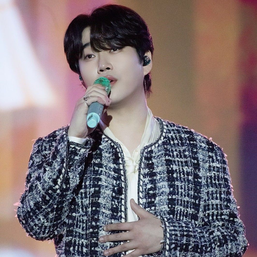 A moment captured by a fan of Hwang Youngwoong