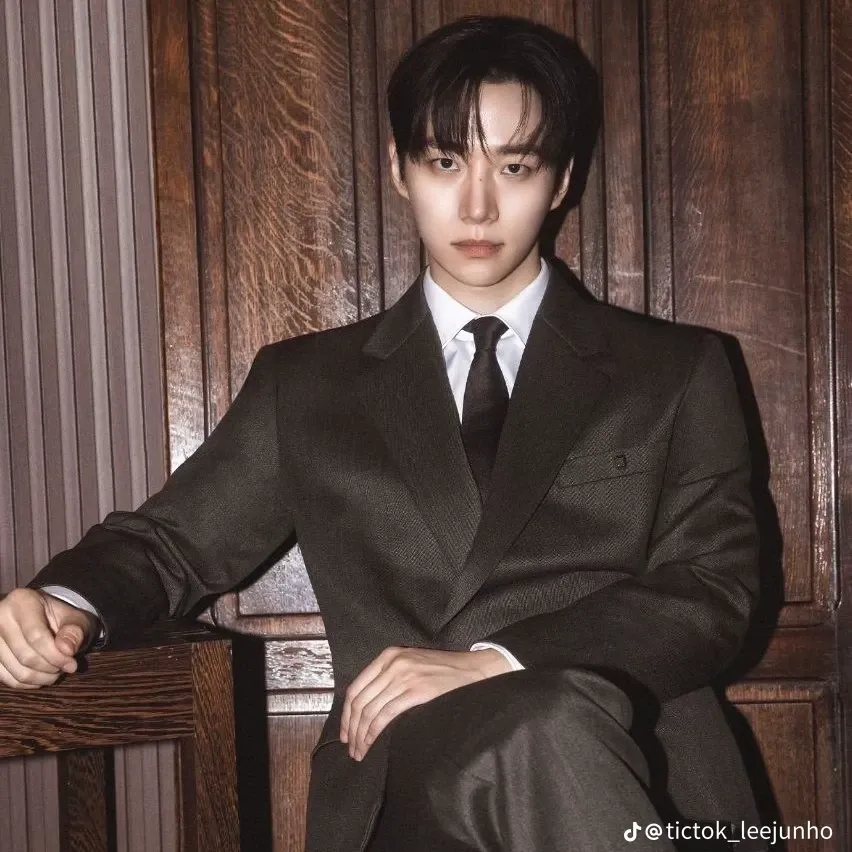 Behind-the-scenes cut of Lee Junho