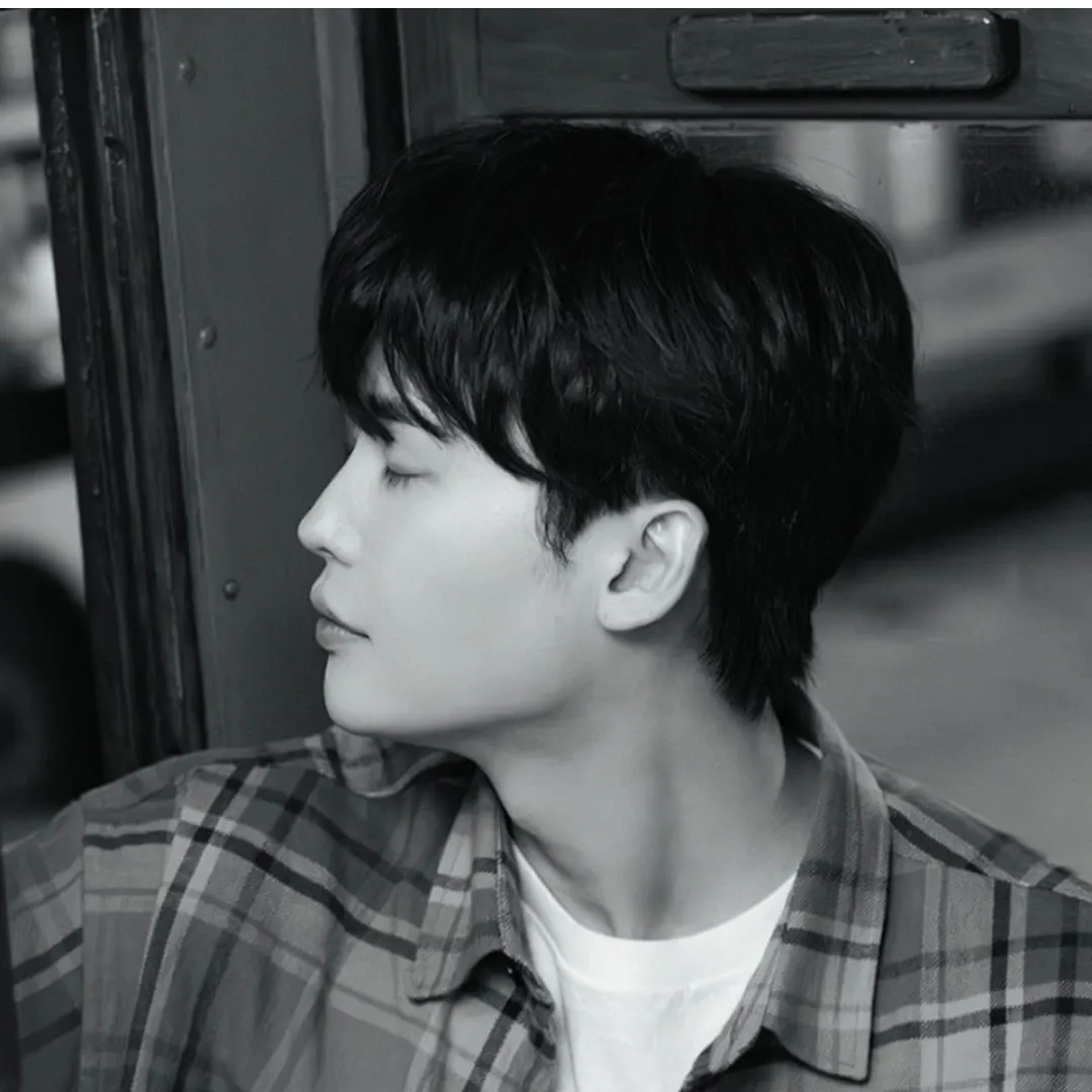 Foto terbaru dari Lee Jongsuk