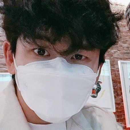 Behind-the-scenes cut of Hoya