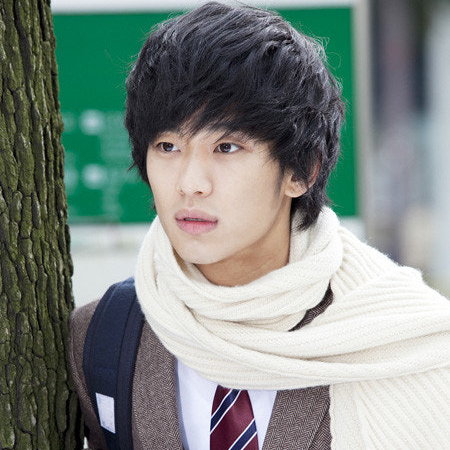 金秀贤的最新照片