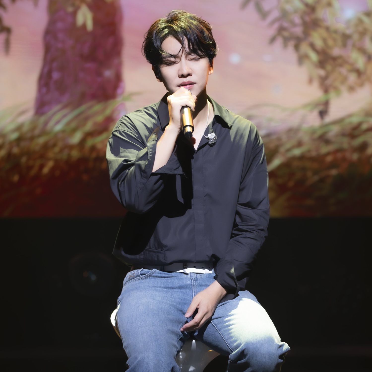 Behind-the-scenes cut of Lee Seunggi