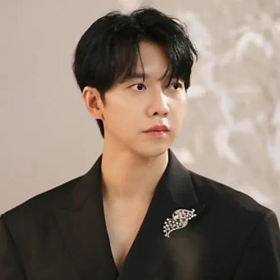 Foto terbaru dari Lee Seunggi
