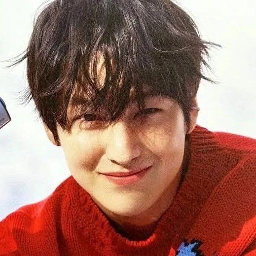 김범의 매력을 담은 최애돌셀럽 대표 사진