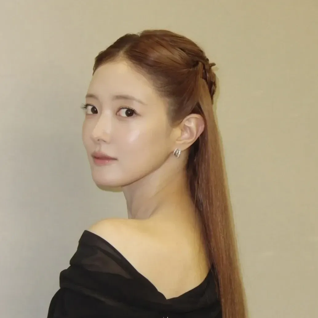 Behind-the-scenes cut of Lee Seyoung