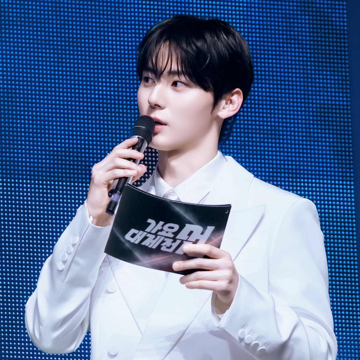 Recent activity shot of Hwang Minhyun