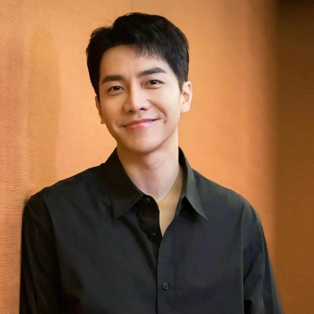 Behind-the-scenes cut of Lee Seunggi