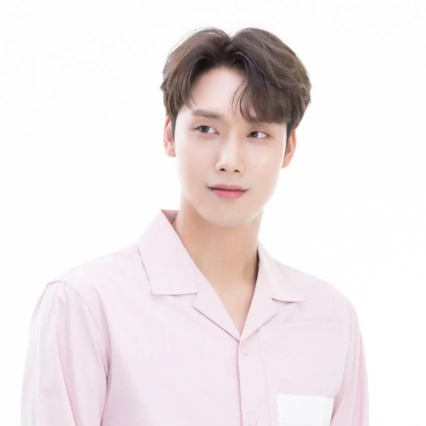 Behind-the-scenes cut of Choi Woojin
