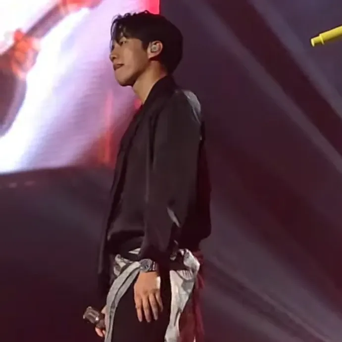 A moment captured by a fan of Lee Seunggi