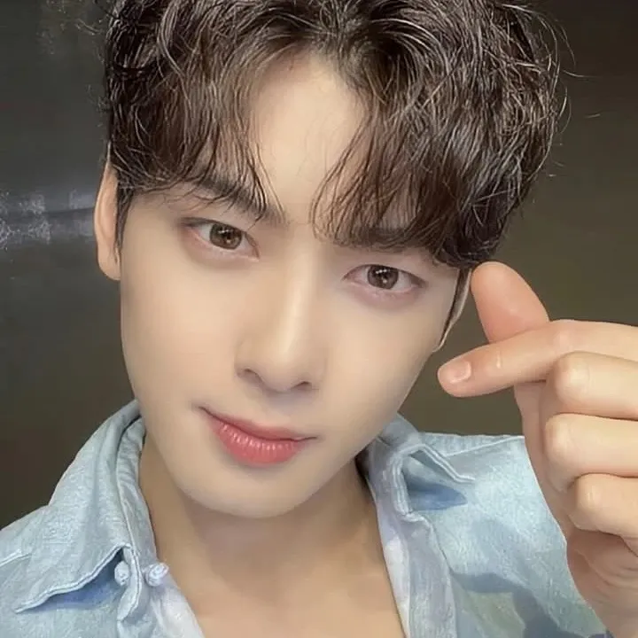 Latest photo of Cha Eunwoo