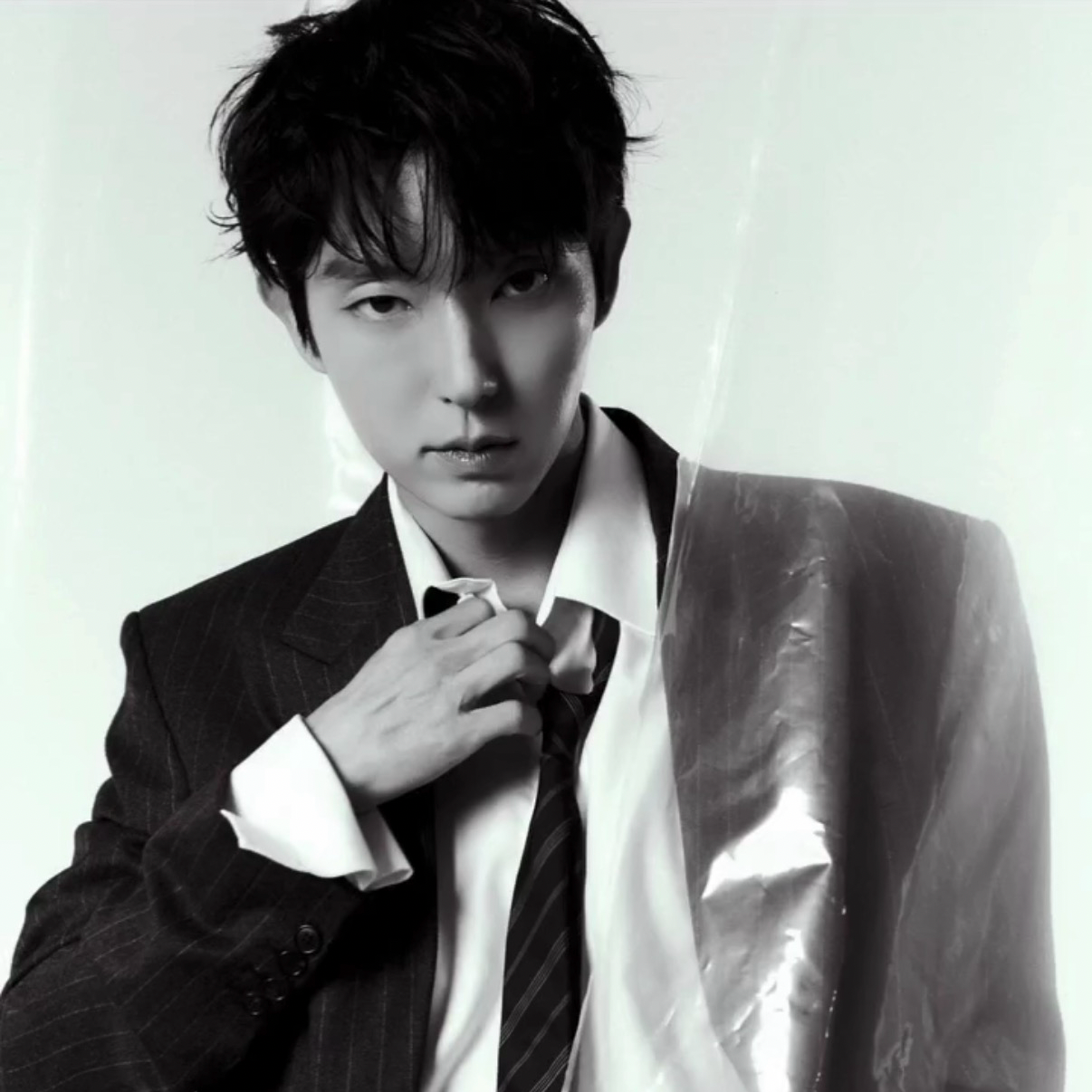 Behind-the-scenes cut of Lee Joongi