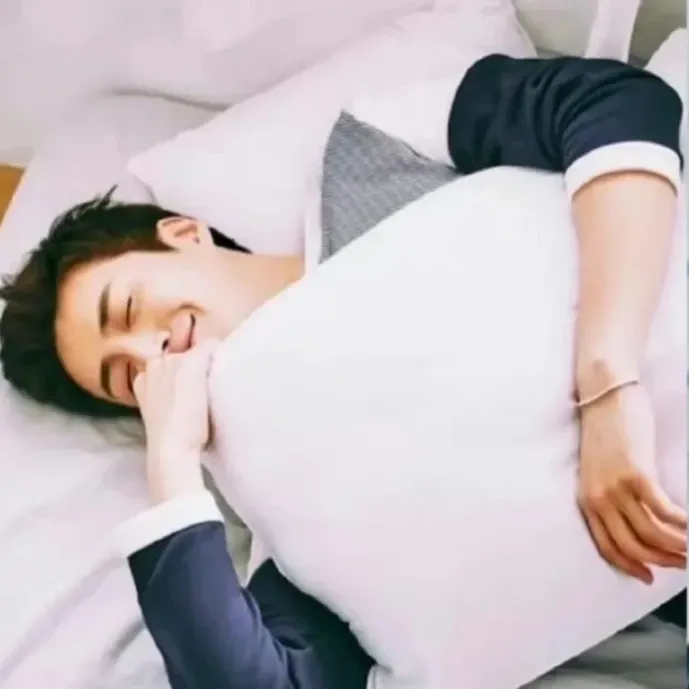 Behind-the-scenes cut of Kim Seonho