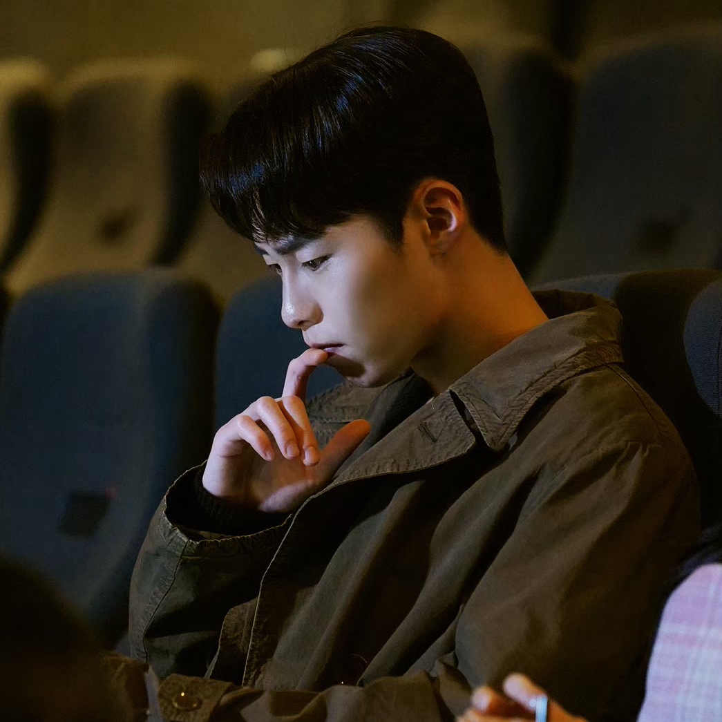 A moment captured by a fan of Lee Jaewook