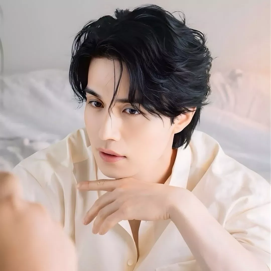 A moment captured by a fan of Lee Dongwook