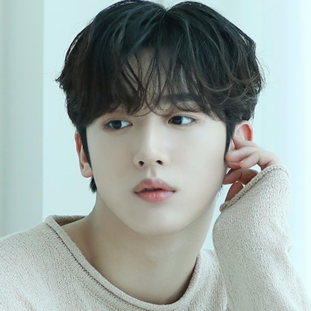Behind-the-scenes cut of Kim Yohan
