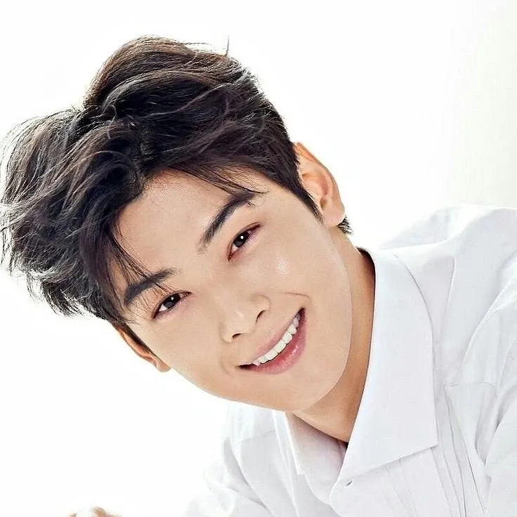 Recent activity shot of Cha Eunwoo