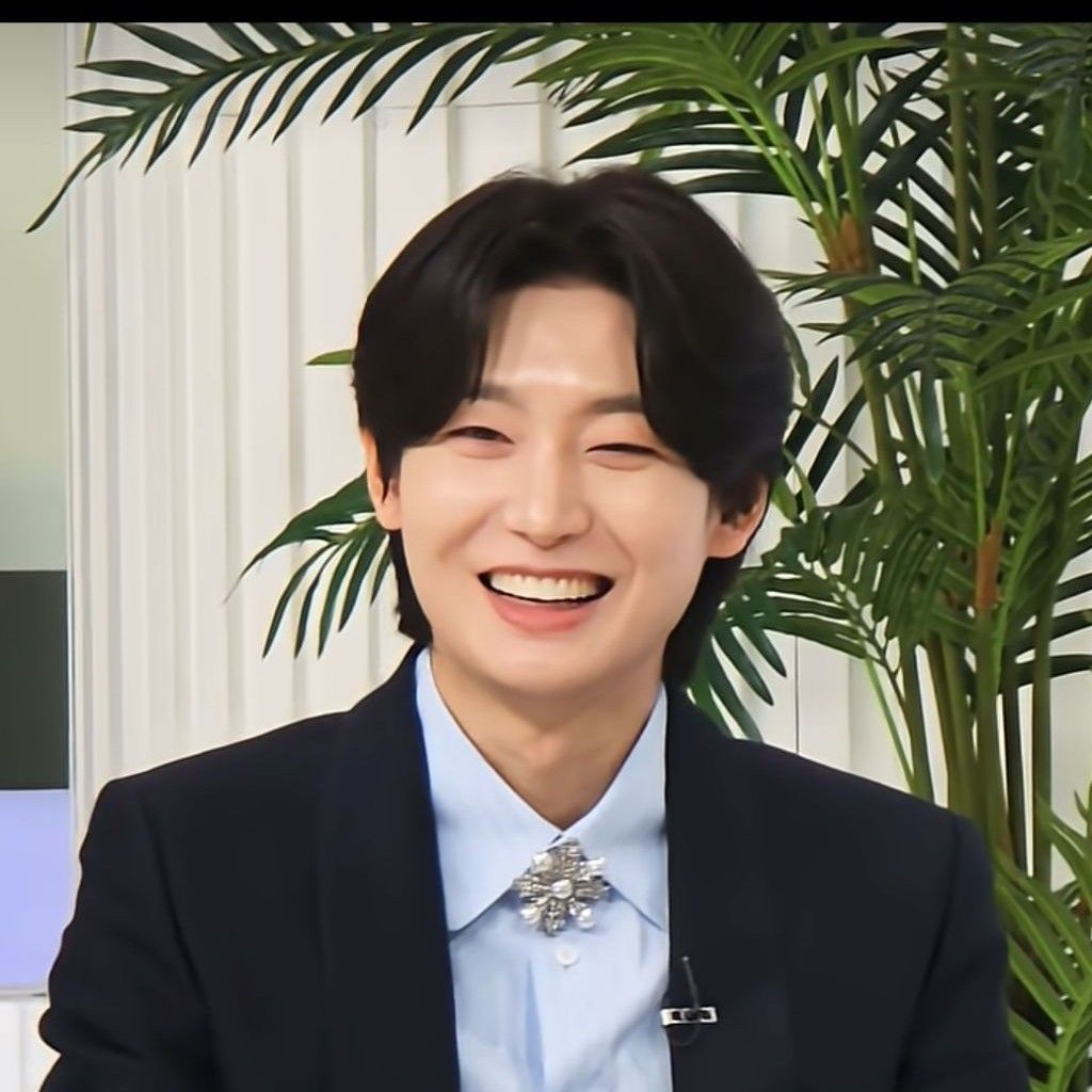 Behind-the-scenes cut of Kim Yongbin