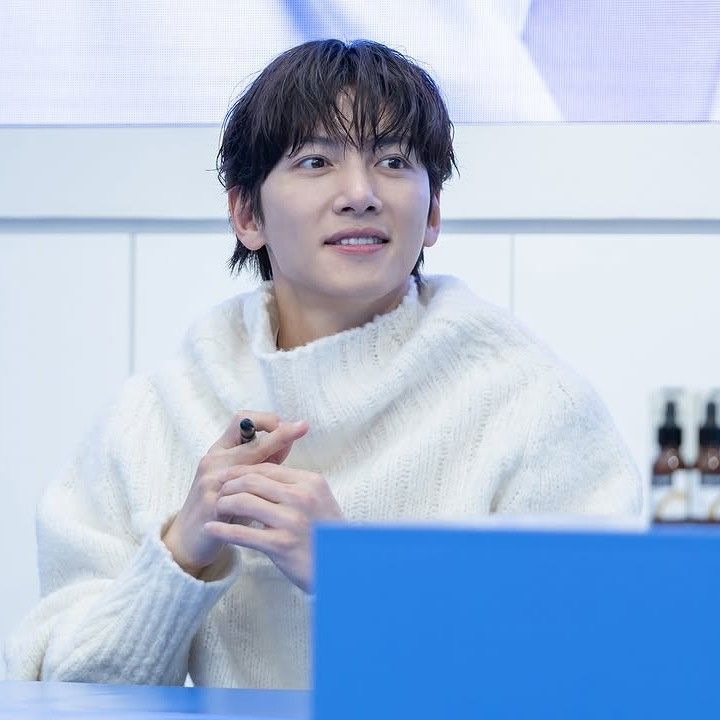 粉絲拍下的池昌旭瞬間