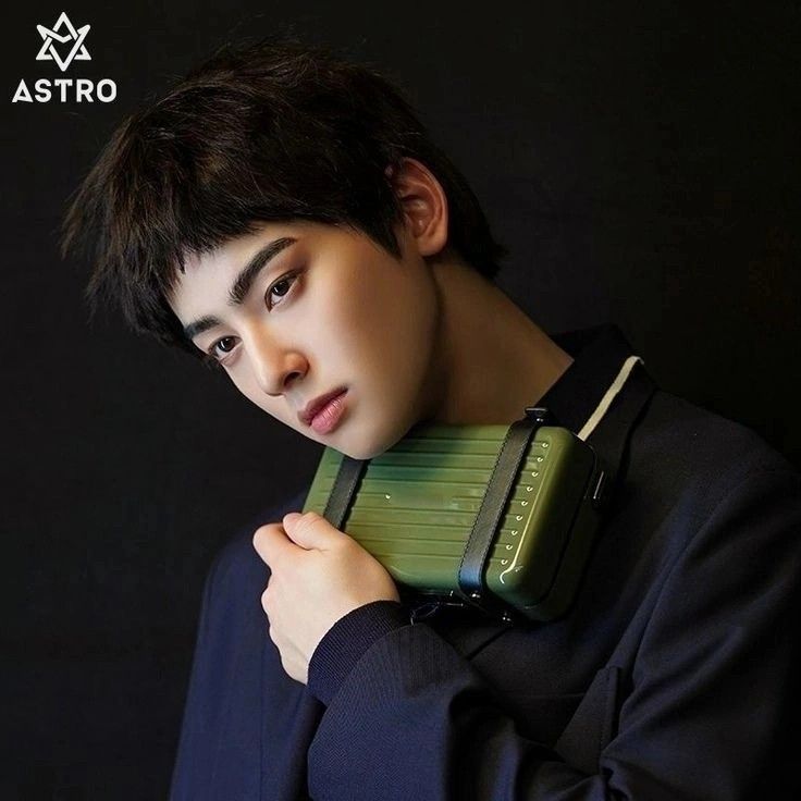 Latest photo of Cha Eunwoo