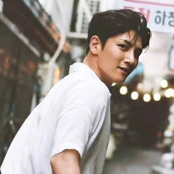 Behind-the-scenes cut of Ji Changwook