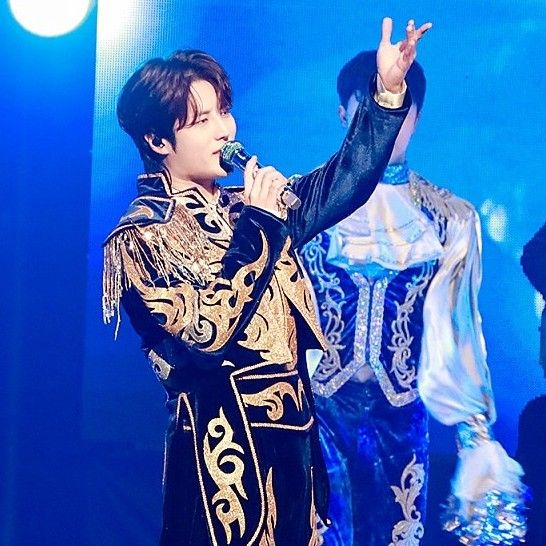 粉絲拍下的金俊賢瞬間