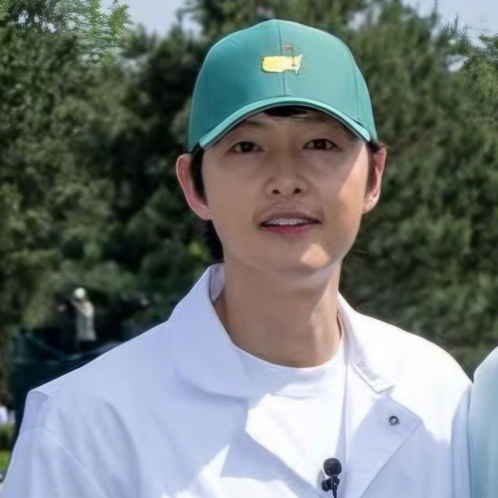 Latest photo of Song Joongki