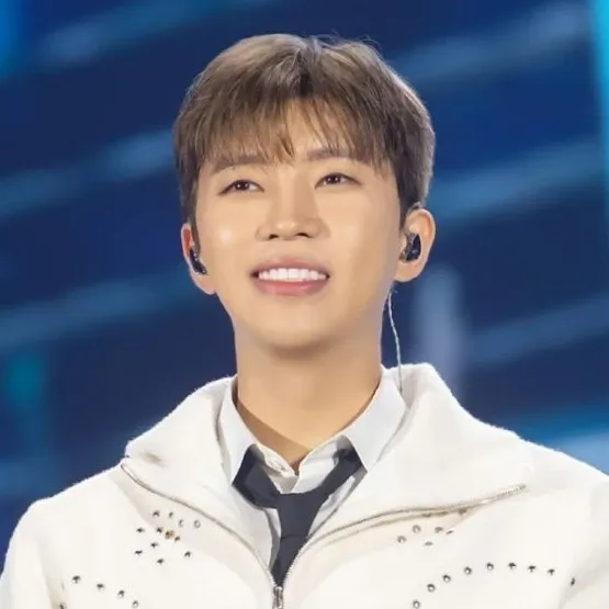 Behind-the-scenes cut of Lim Youngwoong