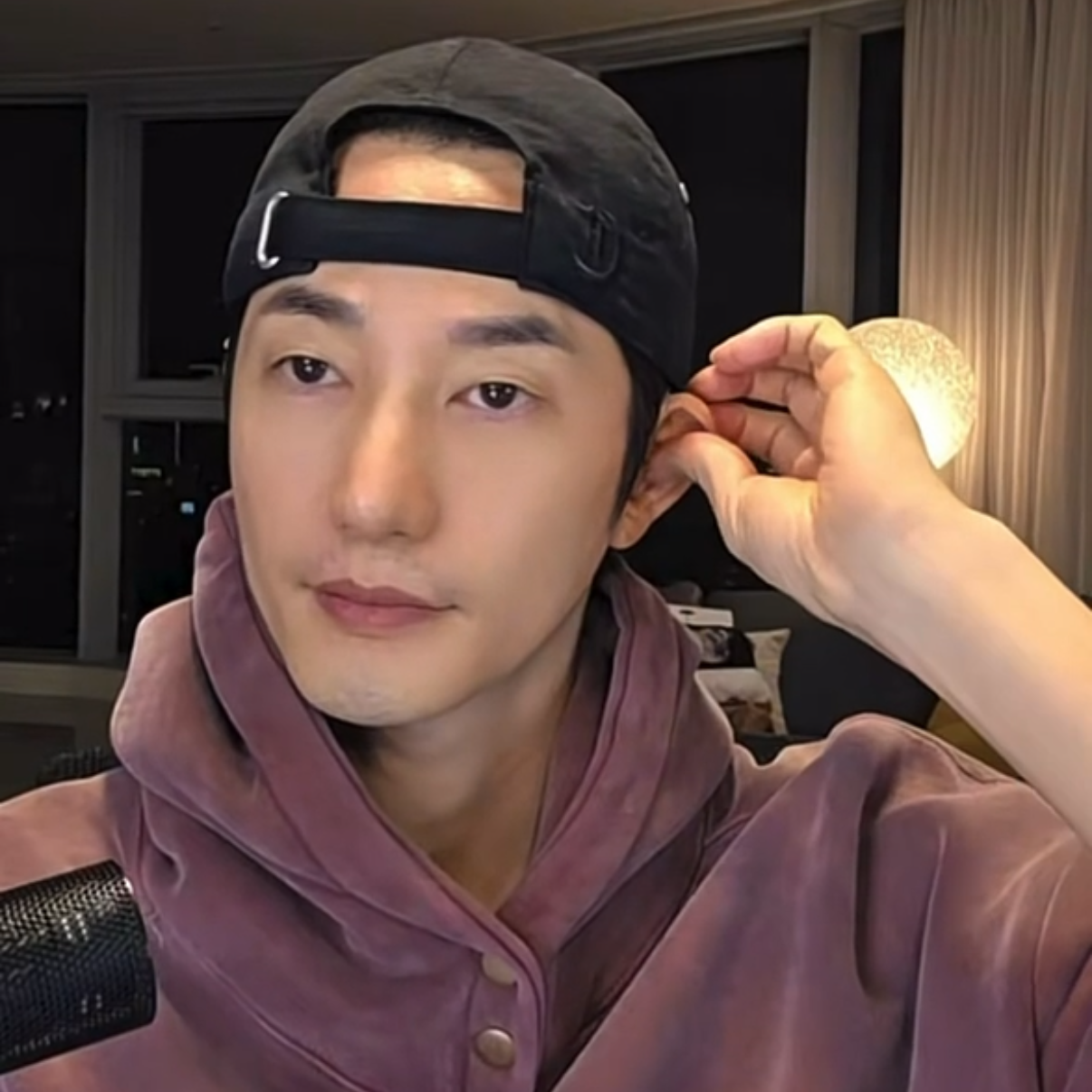 Behind-the-scenes cut of Park Sihoo