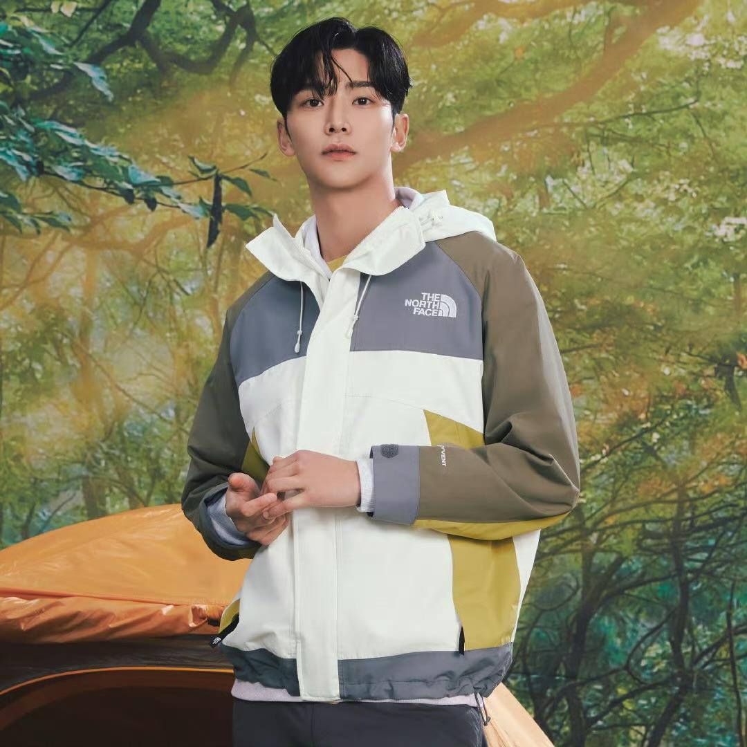 Foto kegiatan terbaru dari Rowoon