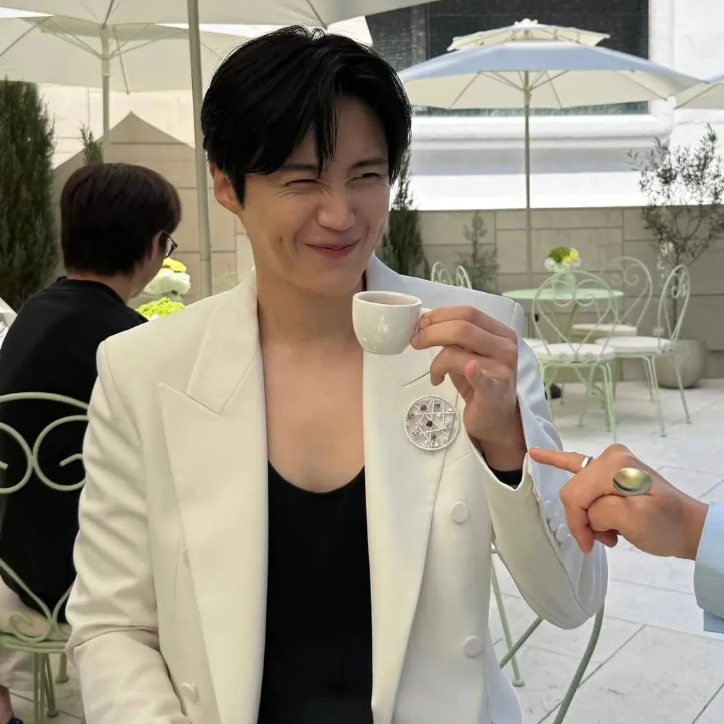 Behind-the-scenes cut of Kim Seonho
