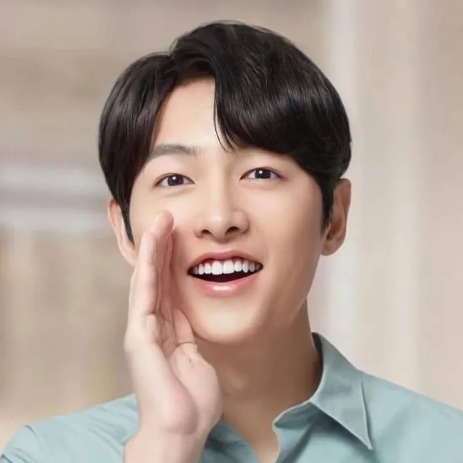 Recent activity shot of Song Joongki