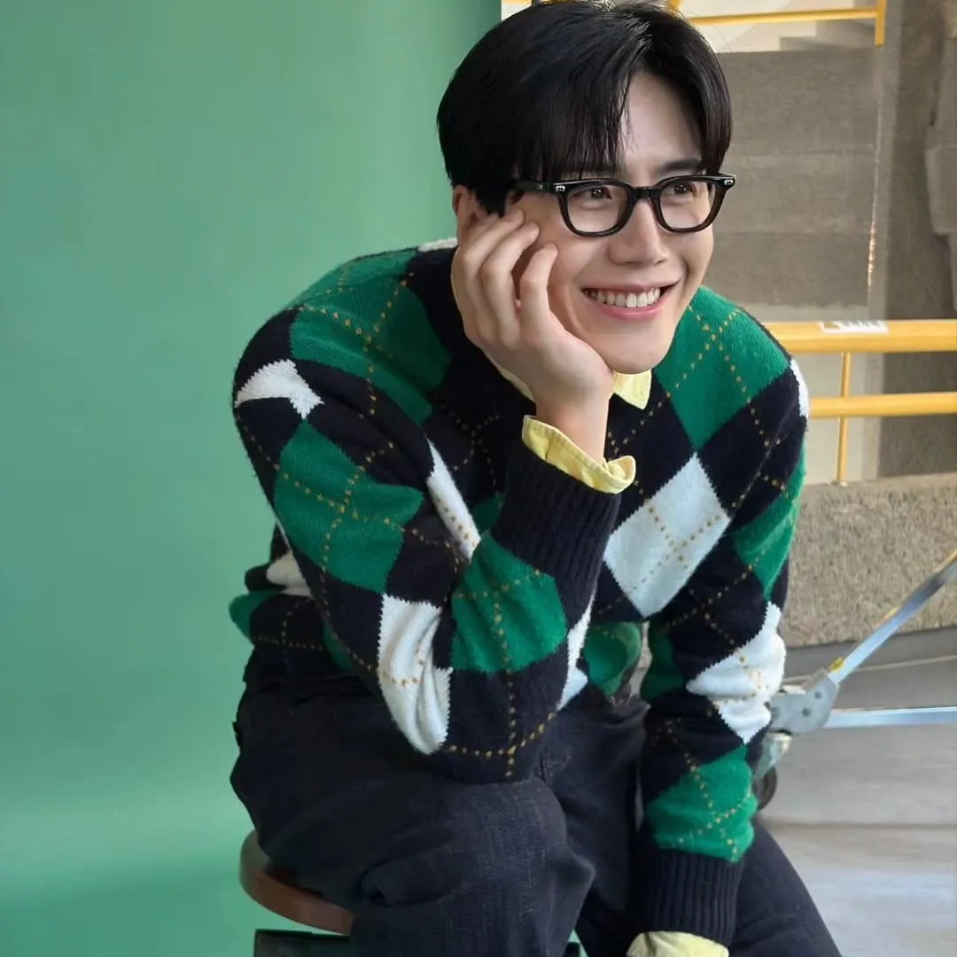 Behind-the-scenes cut of Kim Seonho