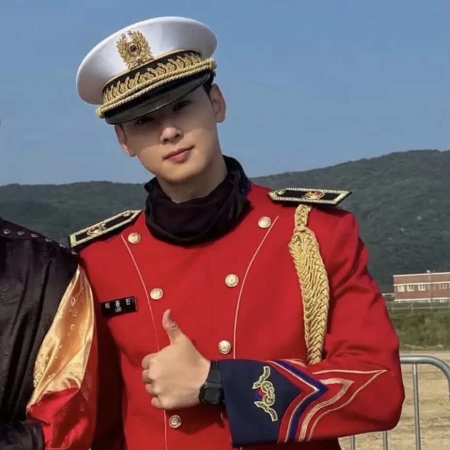 Latest photo of Cha Eunwoo