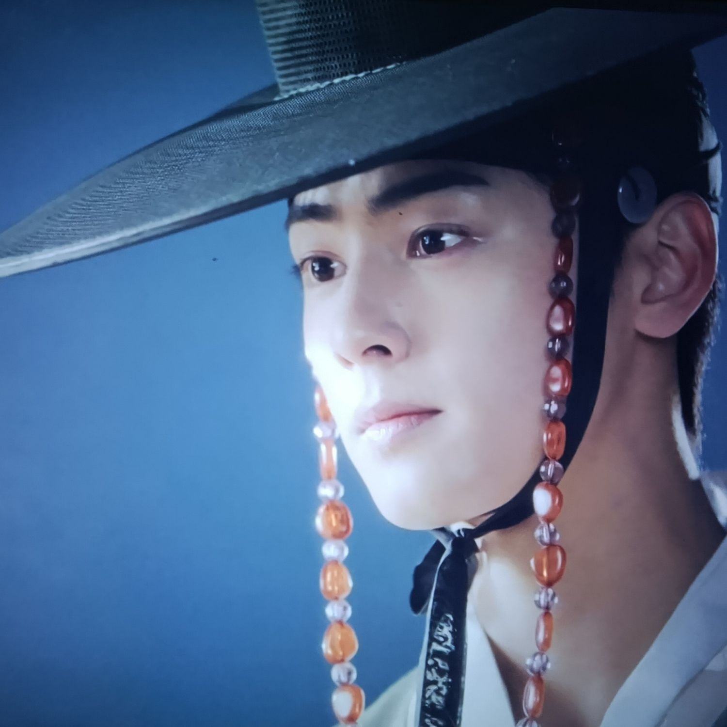 Behind-the-scenes cut of Cha Eunwoo