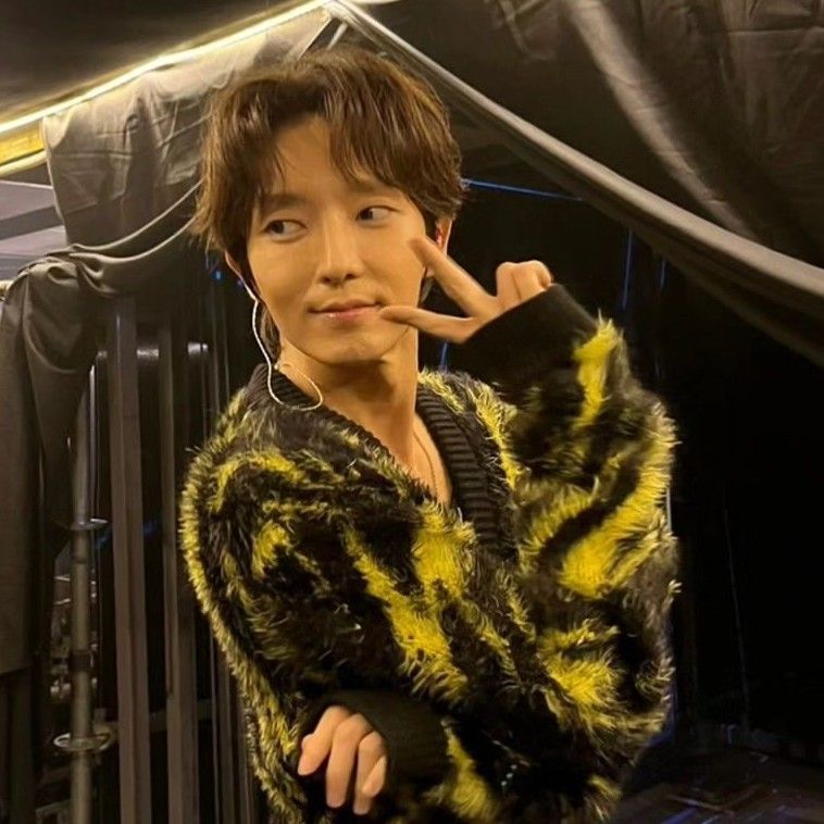 Behind-the-scenes cut of Lee Joongi