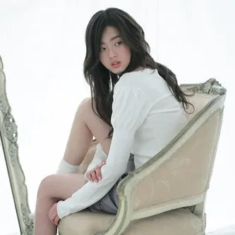 Behind-the-scenes cut of Go Ara