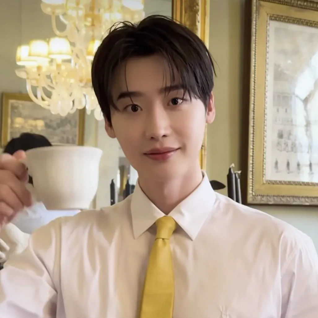 Foto terbaru dari Lee Jongsuk