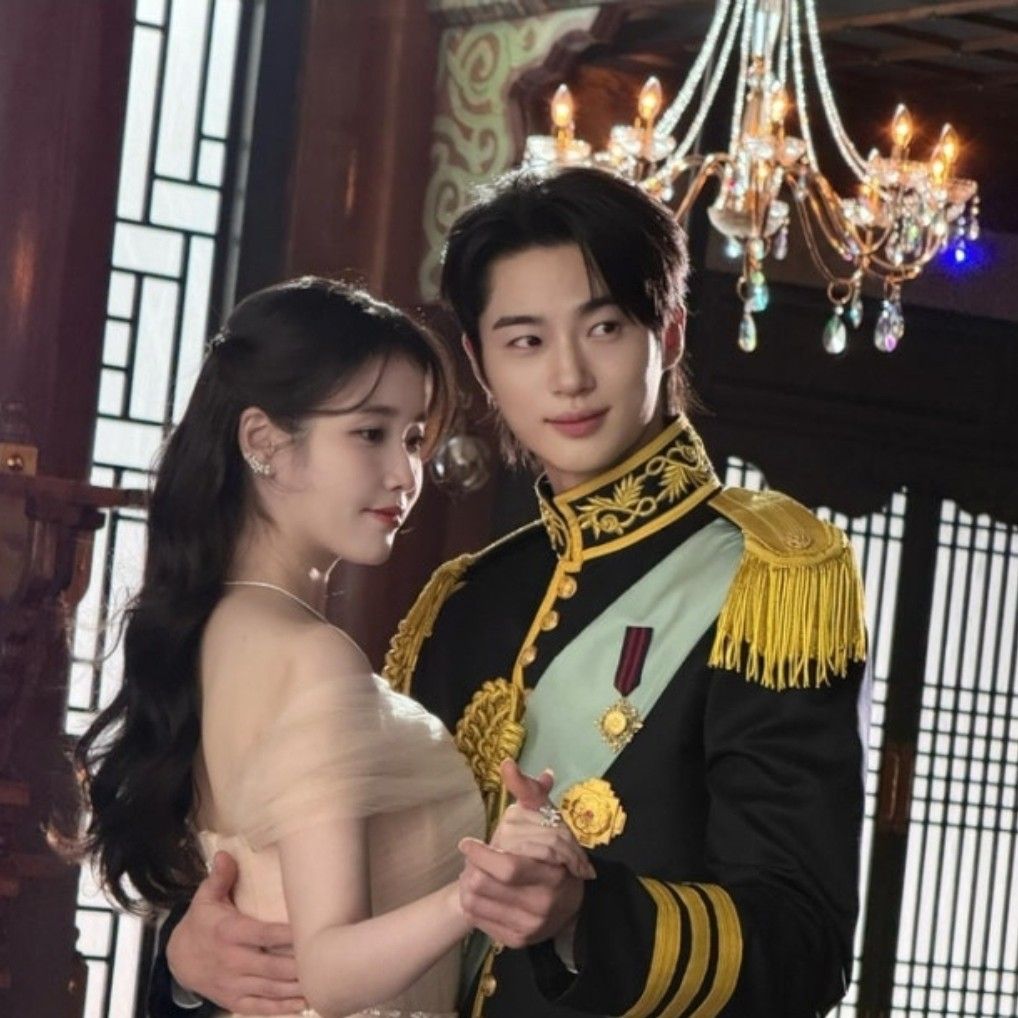 粉丝拍下的边佑锡瞬间