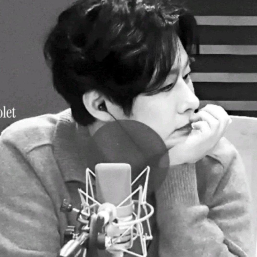 A moment captured by a fan of Kang Moonkyung