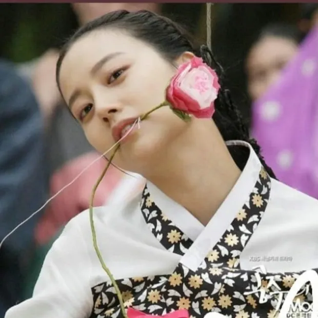 Recent activity shot of Moon Chaewon