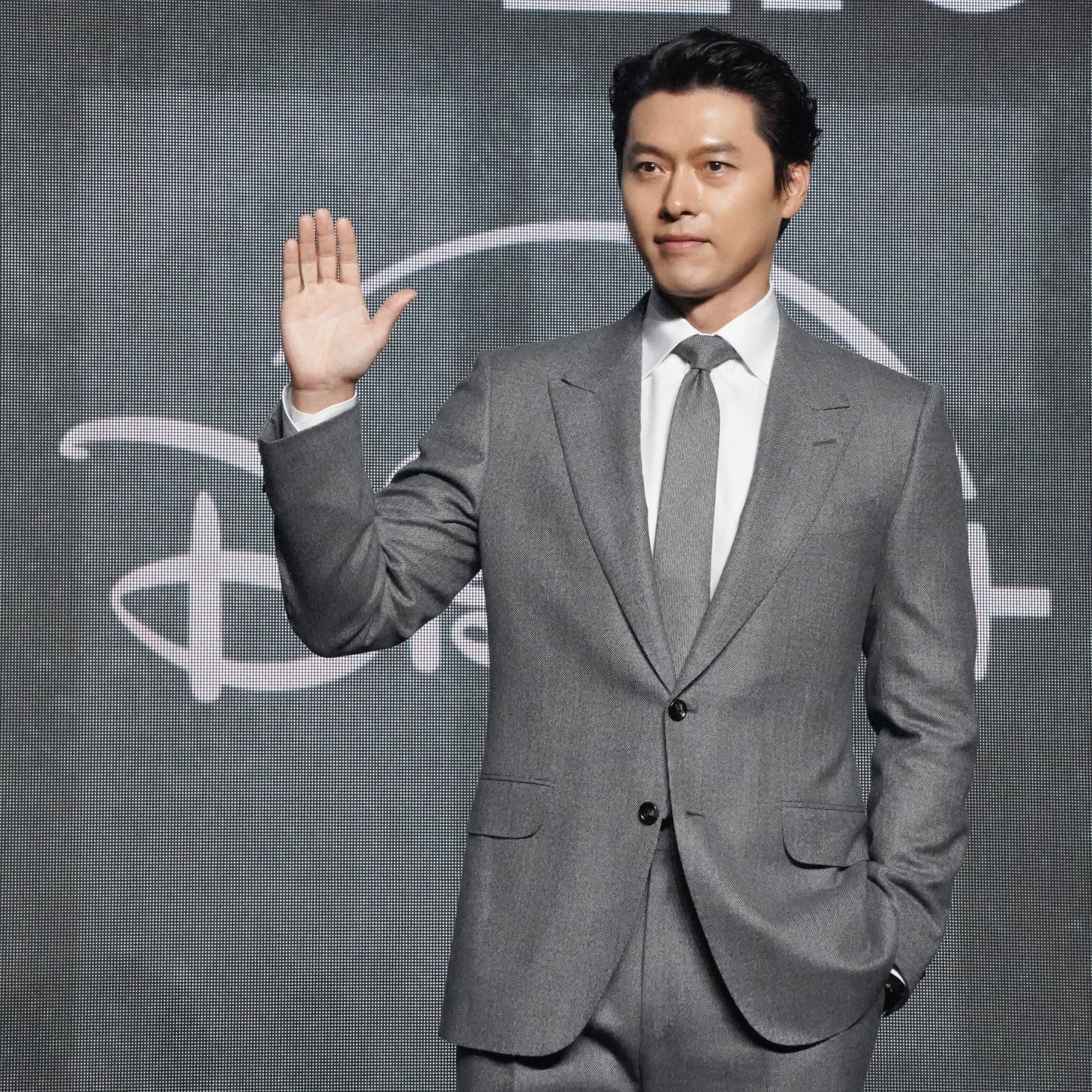 Momen yang diabadikan oleh penggemar Hyun Bin