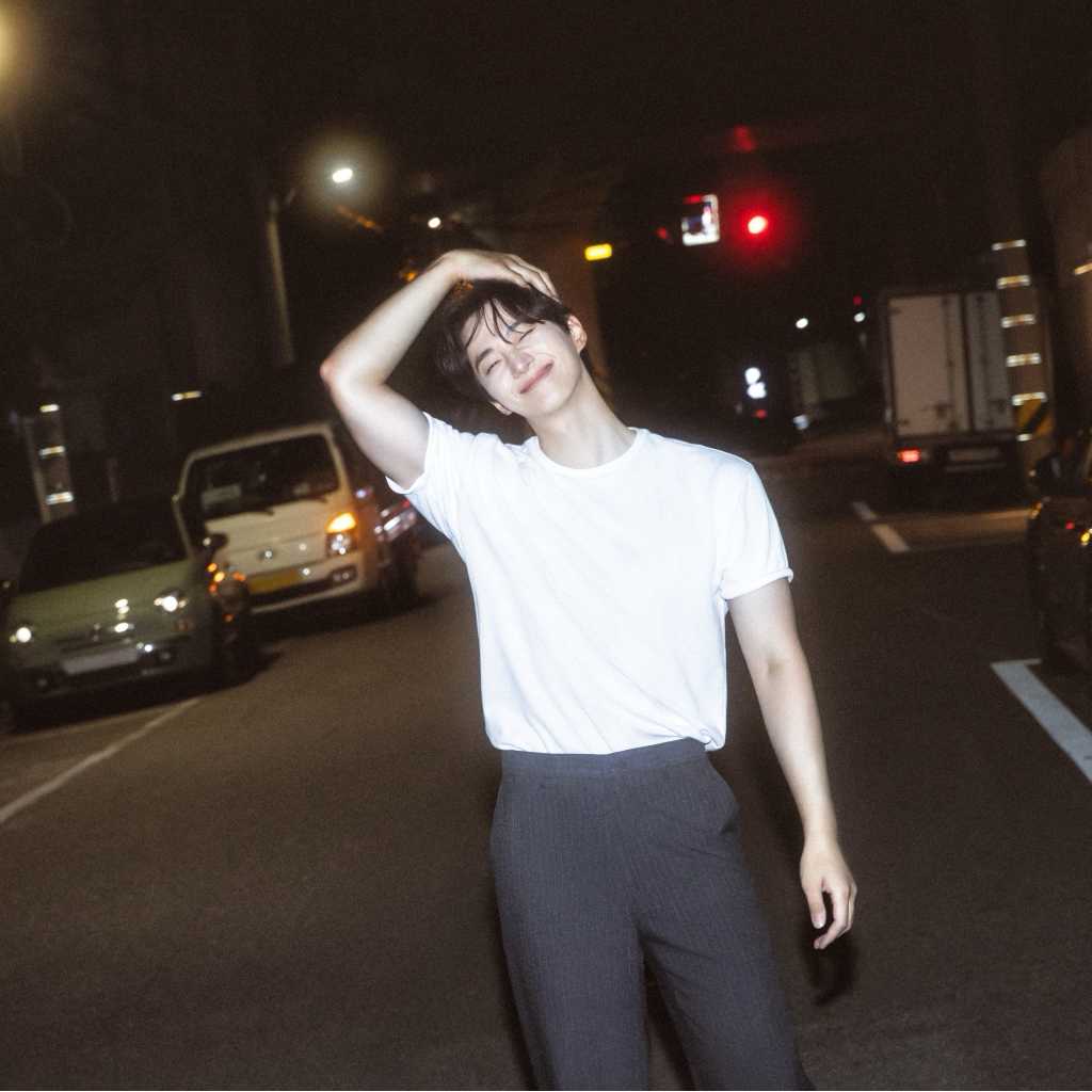 Behind-the-scenes cut of Lee Junho