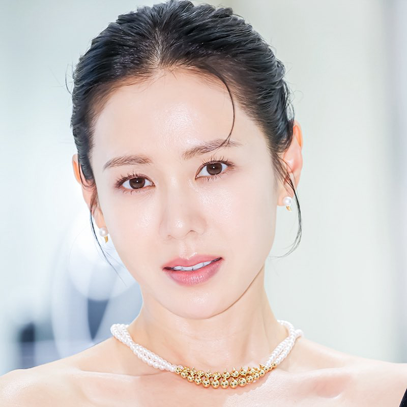 Behind-the-scenes cut of Son Yejin