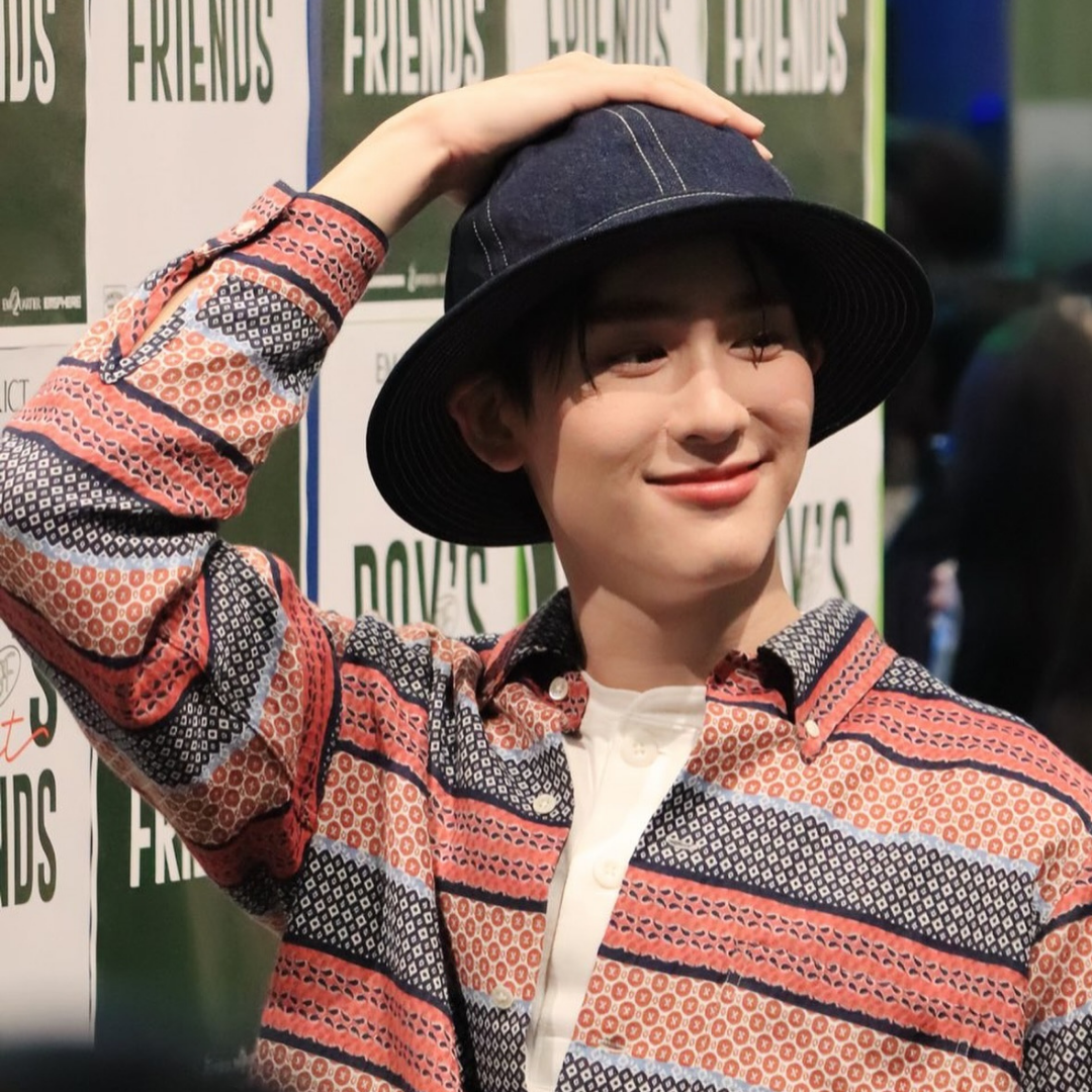 Behind-the-scenes cut of Book Kasidet Plookphol