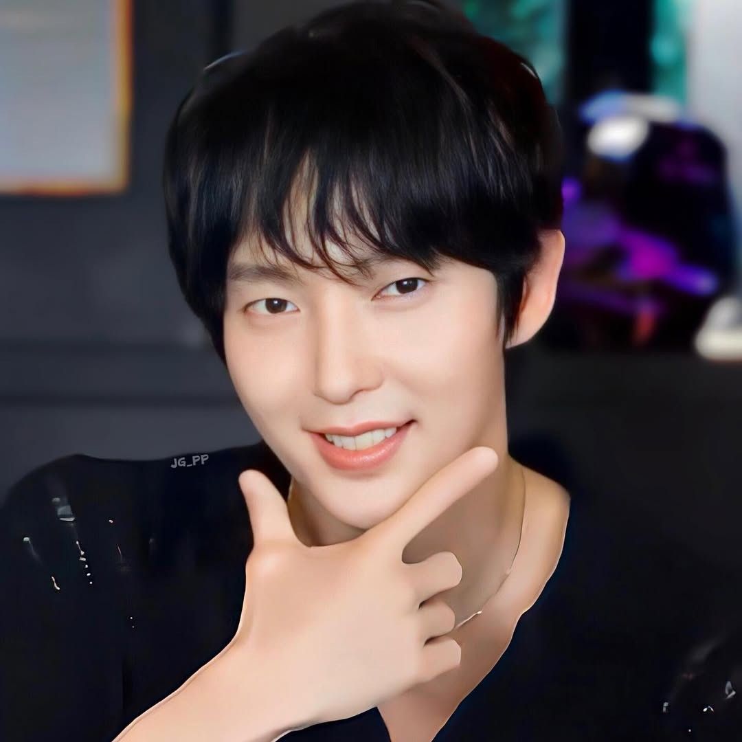 Behind-the-scenes cut of Lee Joongi