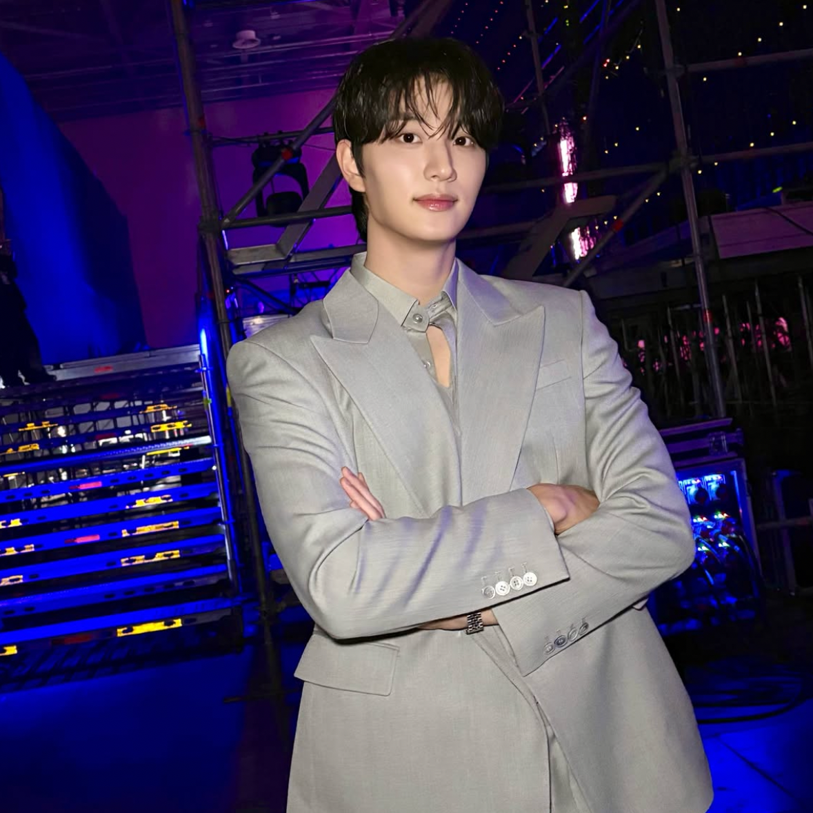 Behind-the-scenes cut of Kim Jaewon