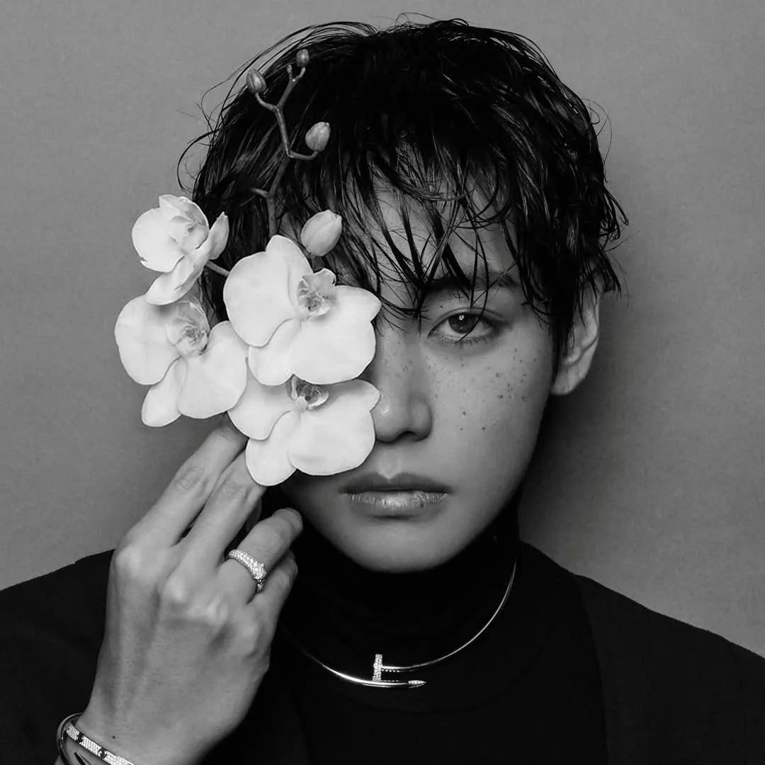 Recent activity shot of Kim Taehyung (V)