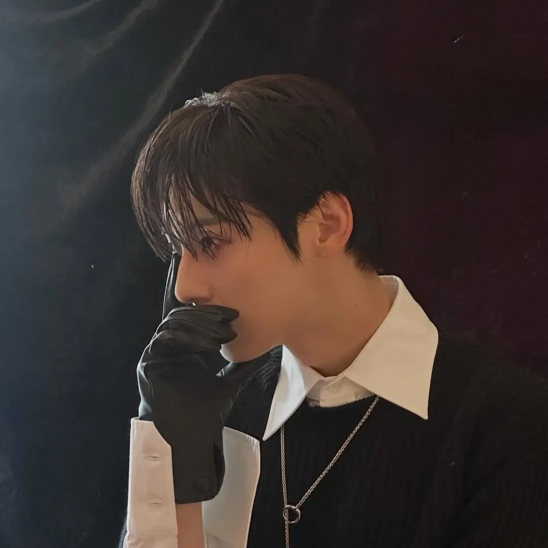 A moment captured by a fan of Hwang Minhyun