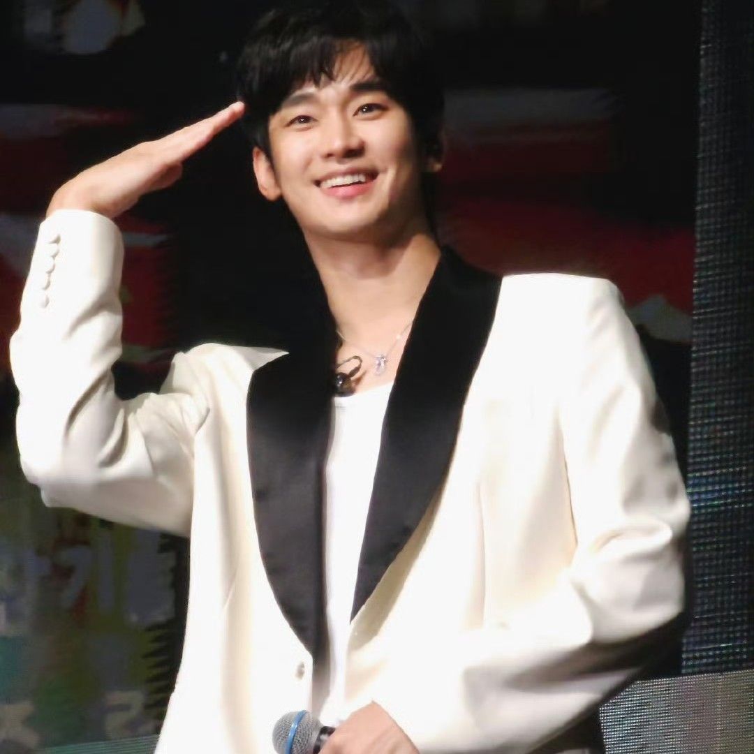 金秀贤的最新照片