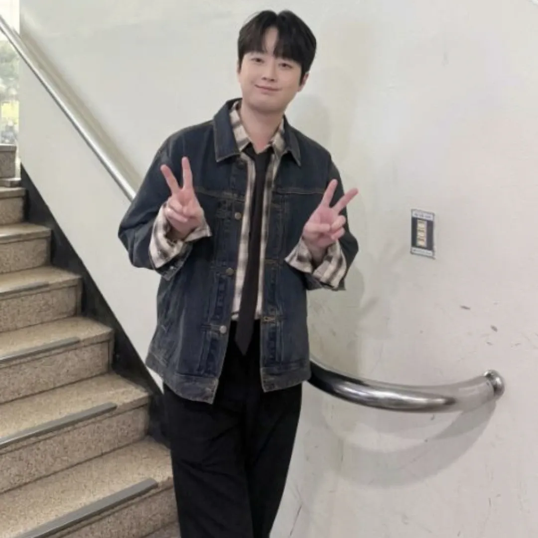 粉丝拍下的李灿元瞬间